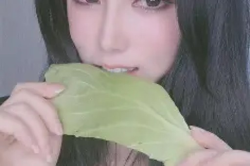 香港女星淡出娱乐多年曾因丈夫出轨离婚如今在国外经营武馆