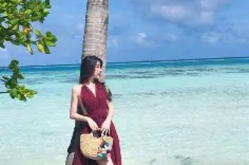 网红在贫困山区假慈善：直播虚火烧伪善原形